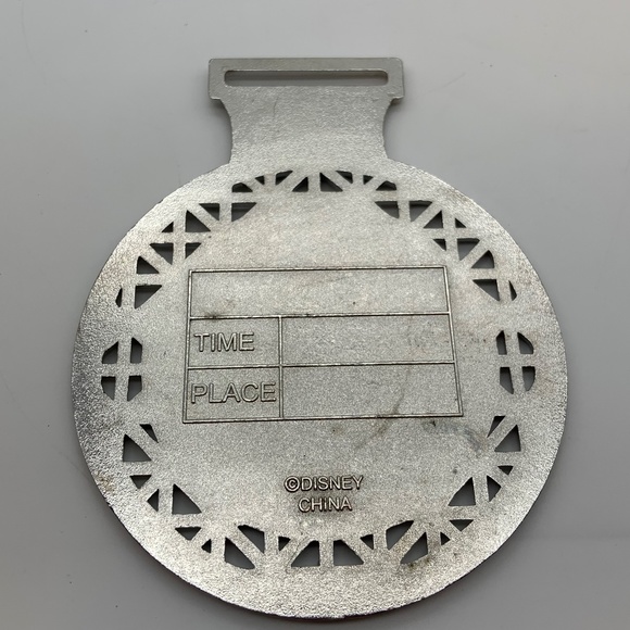 Walt Disney World Mickey Mouse Wine & Dine Half Marathon 2016 Silver Tone Medal - Picture 7 of 11